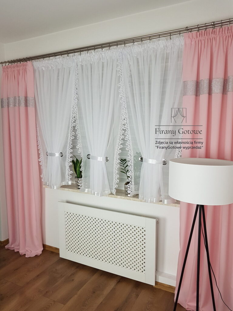 Zasłona gotowa uszyta na taśmie-różowa