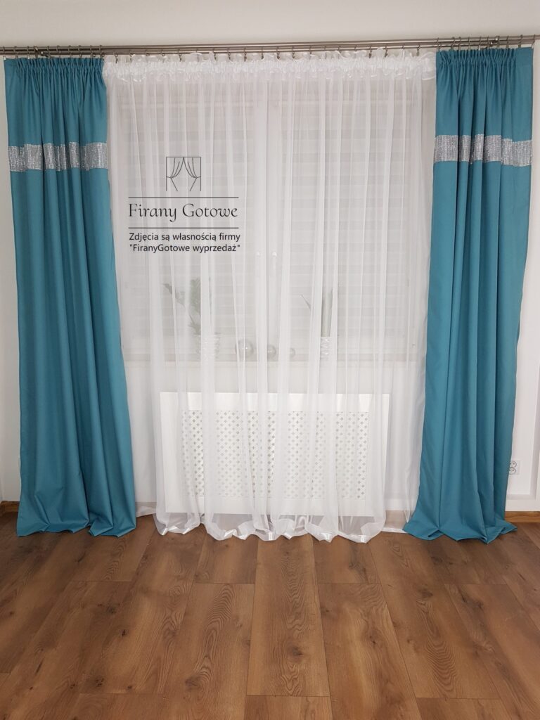 Długa firana woalowa na taśmie