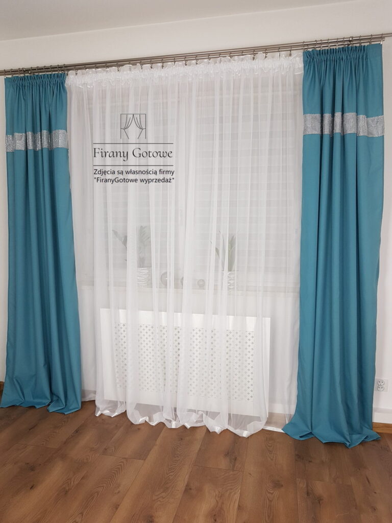 Długa firana woalowa na taśmie