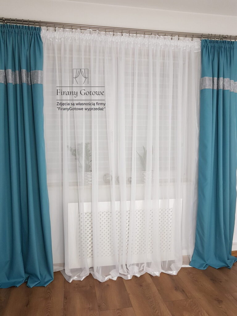 Długa firana woalowa na taśmie
