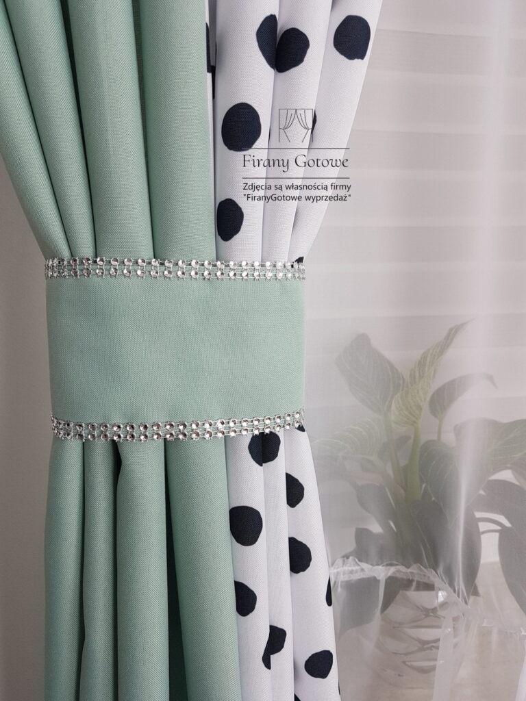 Firana gotowa  w kropki - jasnozielona