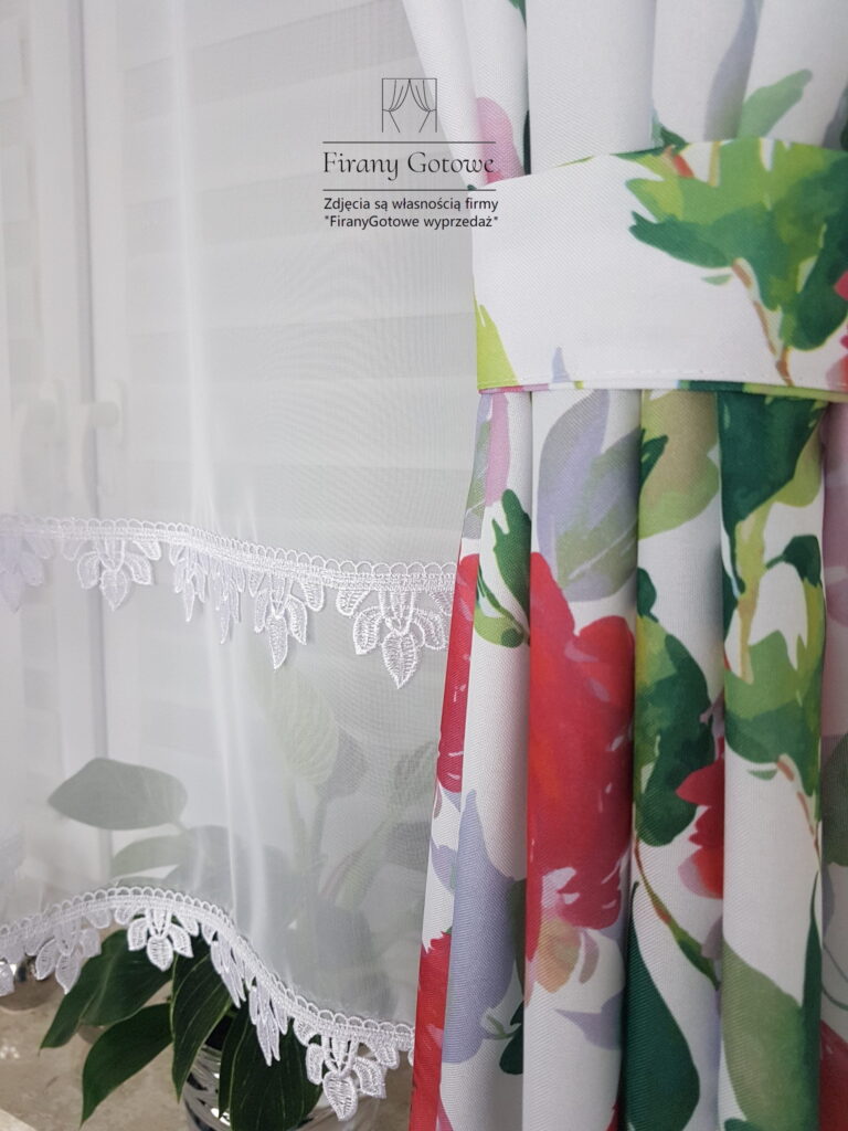 Firana gotowa z gipiura i zasłonami - czerwona