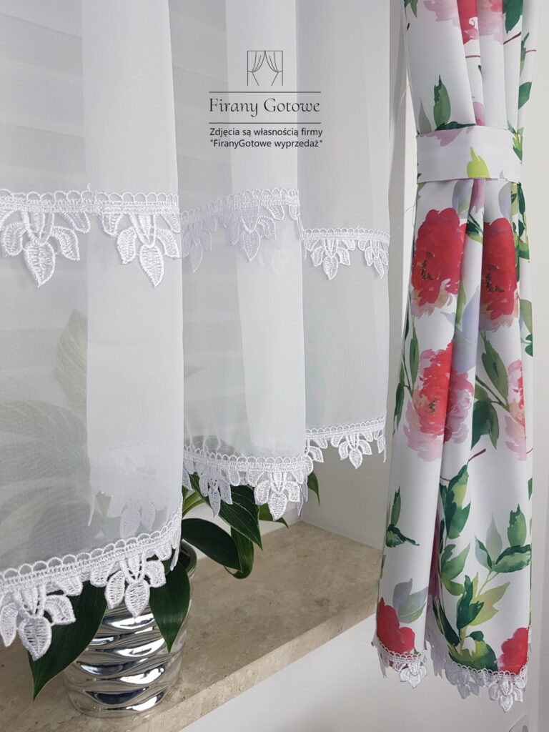 Firana gotowa z gipiura i zasłonami - czerwona