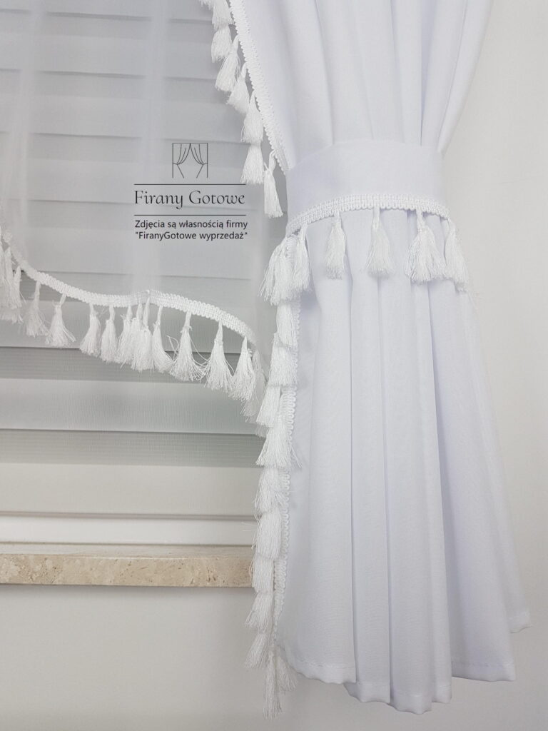 Firana gotowa boho z frędzelkami biała