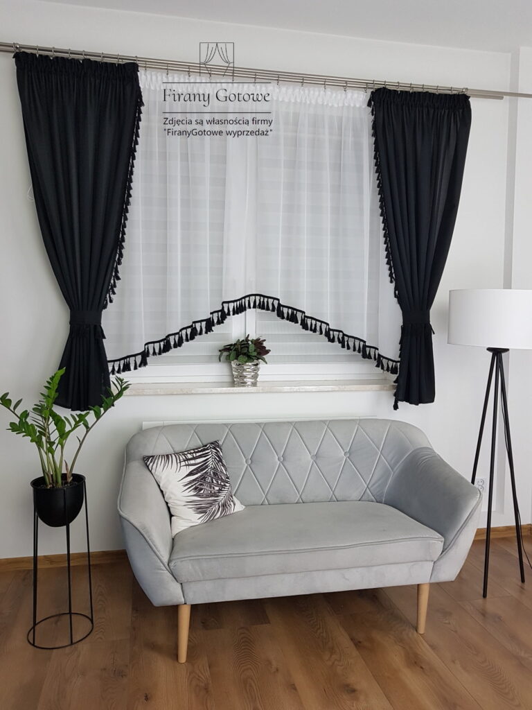 Firana gotowa boho z frędzelkami czarna
