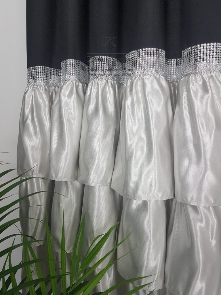 Zestaw dekoracyjny z panelem i zasłonami - czarny