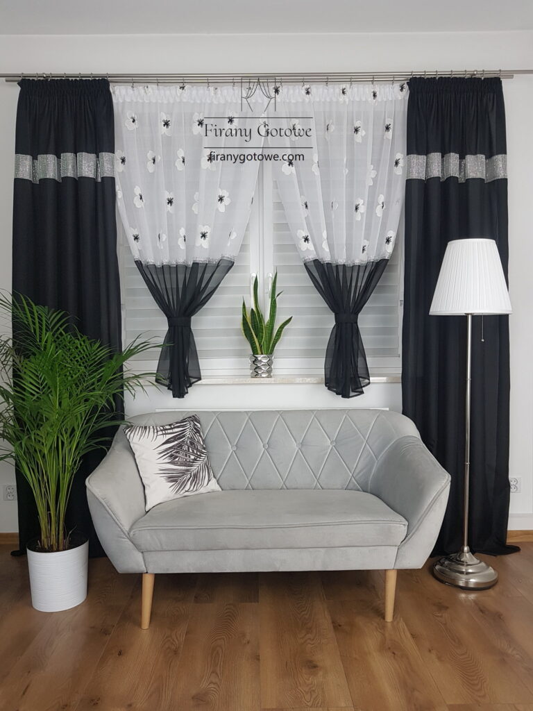 Zasłona gotowa uszyta na taśmie - czarna 250cm x 145cm