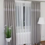 Zasłona gotowa z cyrkoniami jasnoszara 250cm