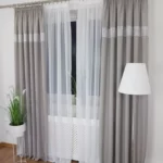 Zasłona gotowa z cyrkoniami jasnoszara 250cm