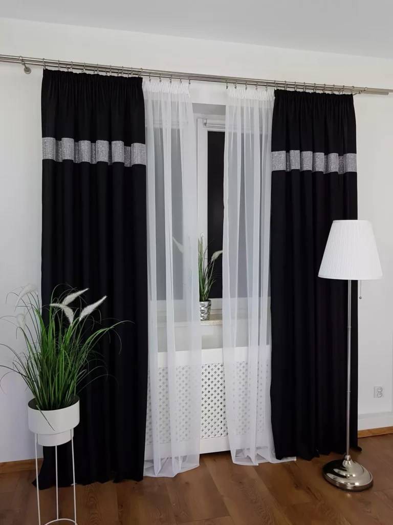 Zasłona gotowa uszyta na taśmie - czarna 250cm x 145cm