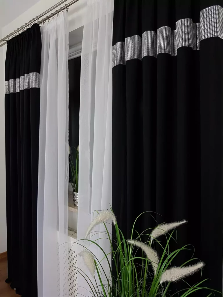 Zasłona gotowa uszyta na taśmie - czarna 250cm x 145cm