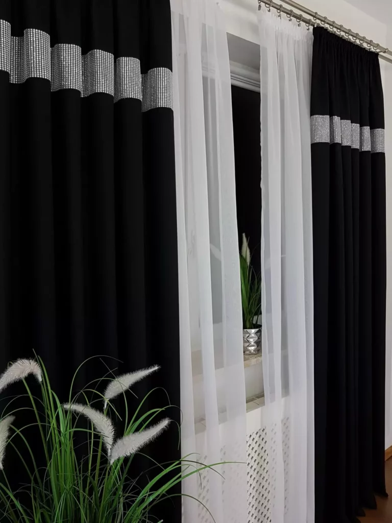 Zasłona gotowa uszyta na taśmie - czarna 250cm x 145cm