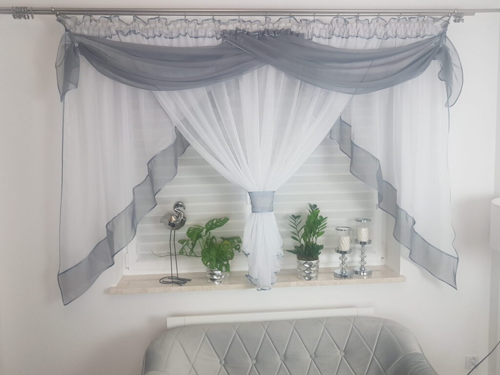 Firanka gotowa z lambrekinem- szara