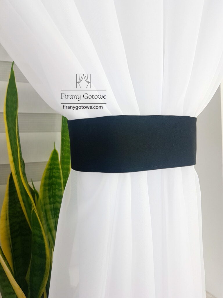 Eleganckie i nowoczesne firany gotowe z serduszkiem-czarna