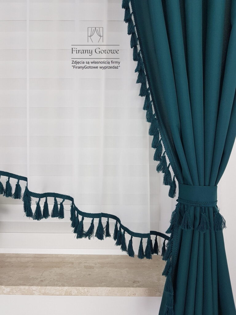 Firana gotowa boho z frędzelkami zielona