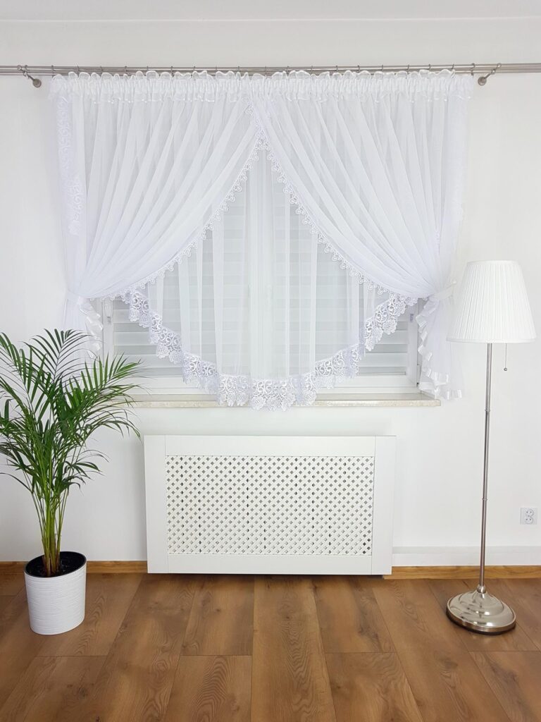 Firanka z gipiurą uszyta z woalu 400x160cm