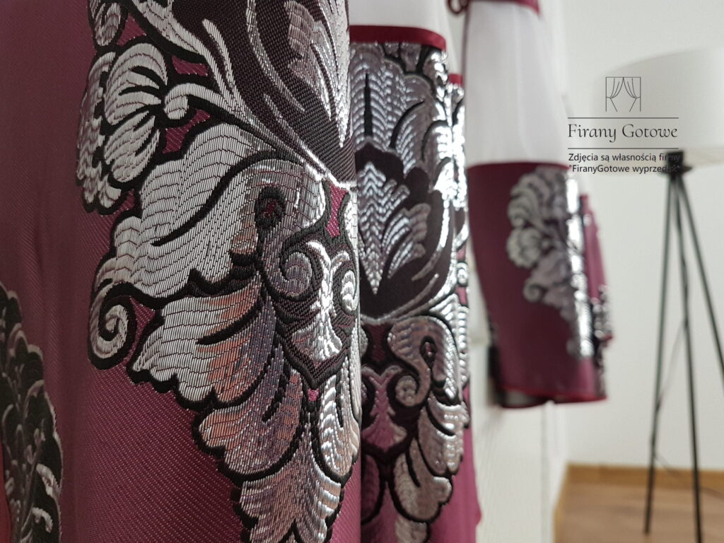 Firanka z modnym wzorem kwiatowym 3 kokony 400/180cm bordowa