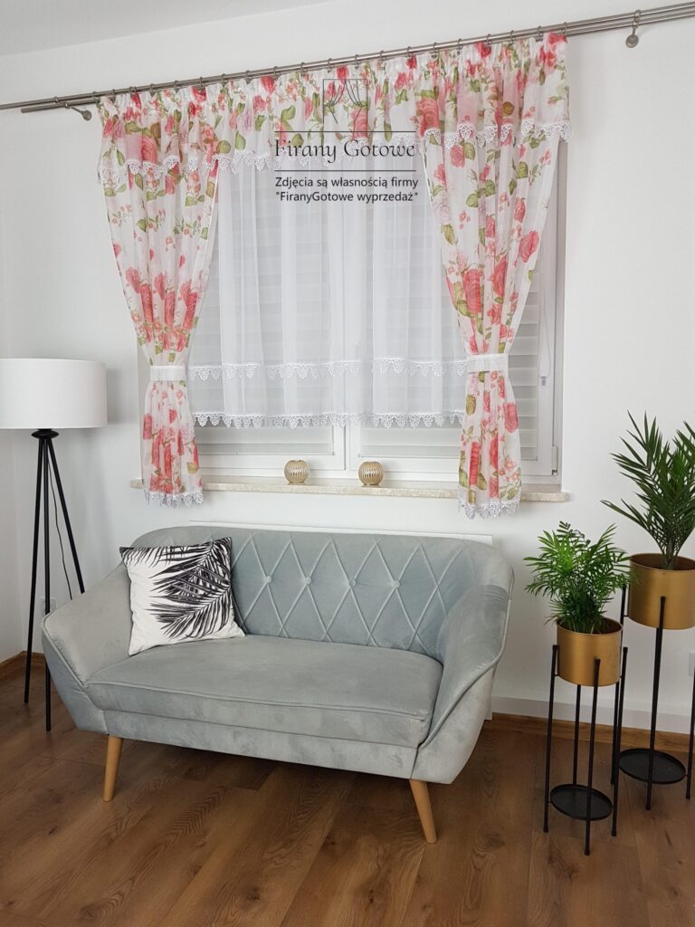 Firanka dekoracyjna z gipiurą czerwone róże 400/160cm