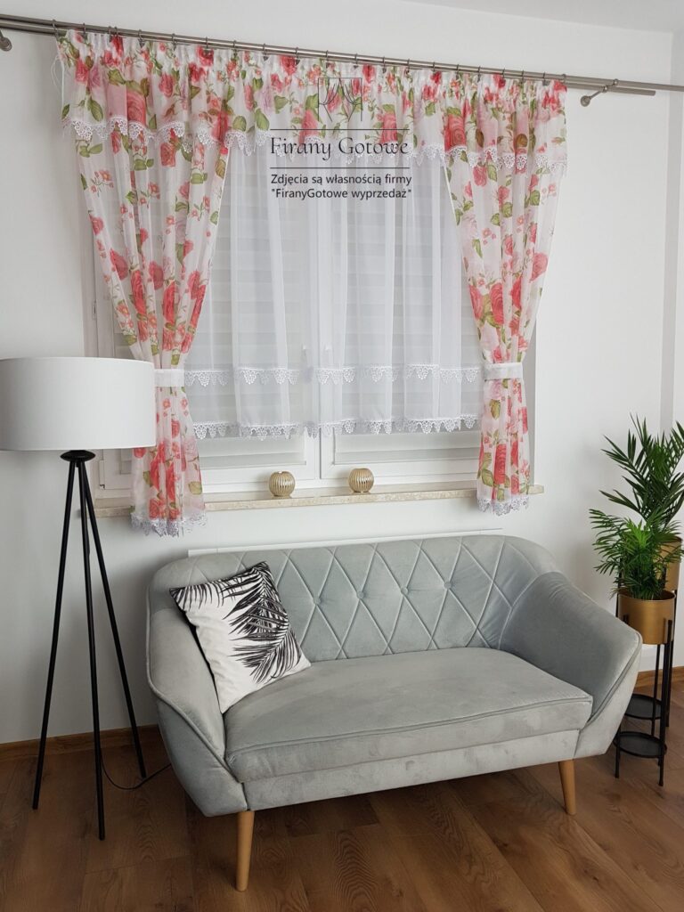 Firanka dekoracyjna z gipiurą czerwone róże 400/160cm