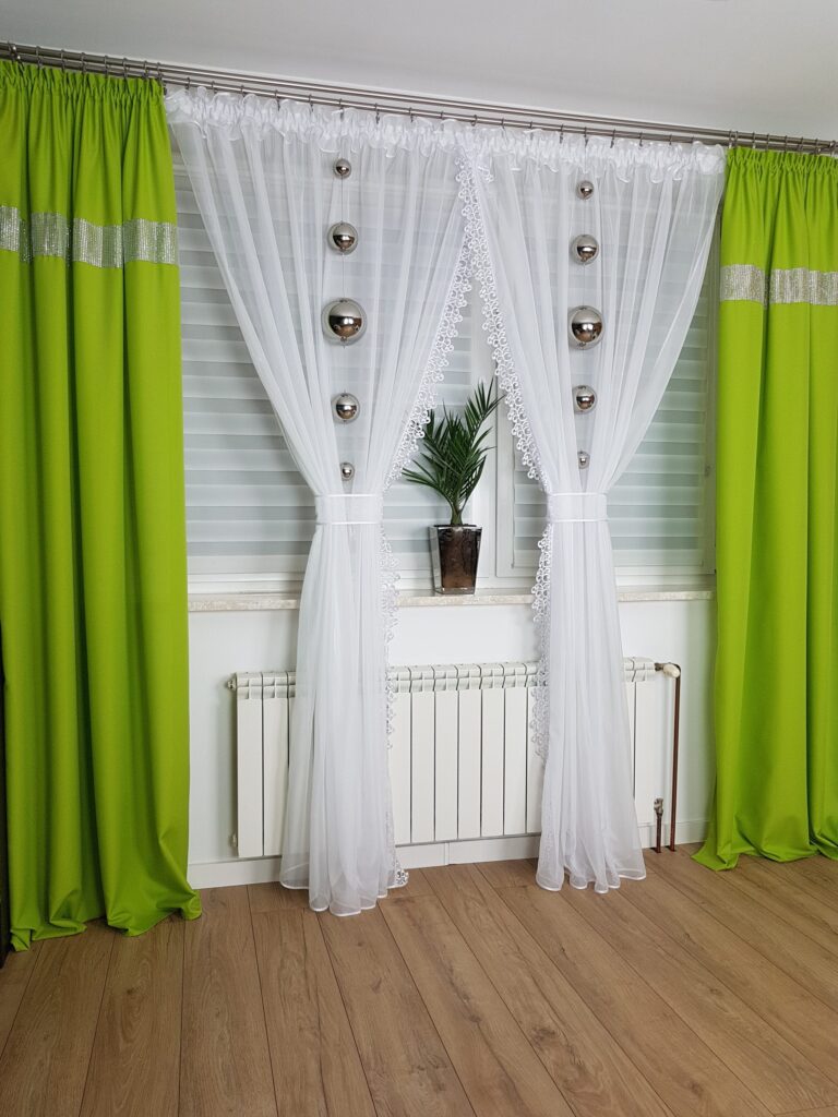 Długa firanka z gipiurą 600/250cm