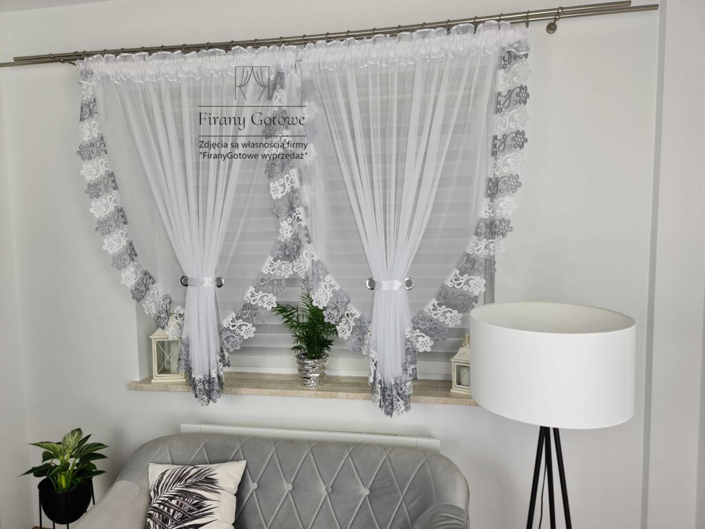 Firanka z modną gipiurą 400/160cm  szaro-biała