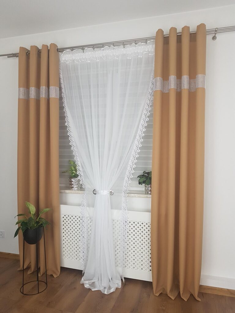 Długa firana z gipiurą 200/250cm