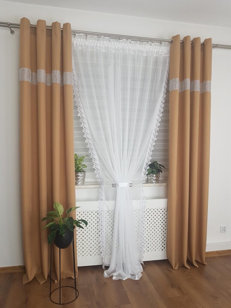 Długa firana z gipiurą 200/250cm