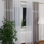 Zasłona na przelotkach zdobiona cyrkoniami- jasnoszara