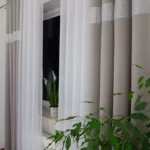 Zasłona na przelotkach zdobiona cyrkoniami- jasnoszara