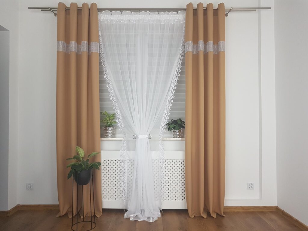 Długa firana z gipiurą 200/250cm