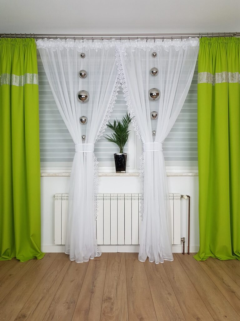 Długa firanka z gipiurą 600/250cm