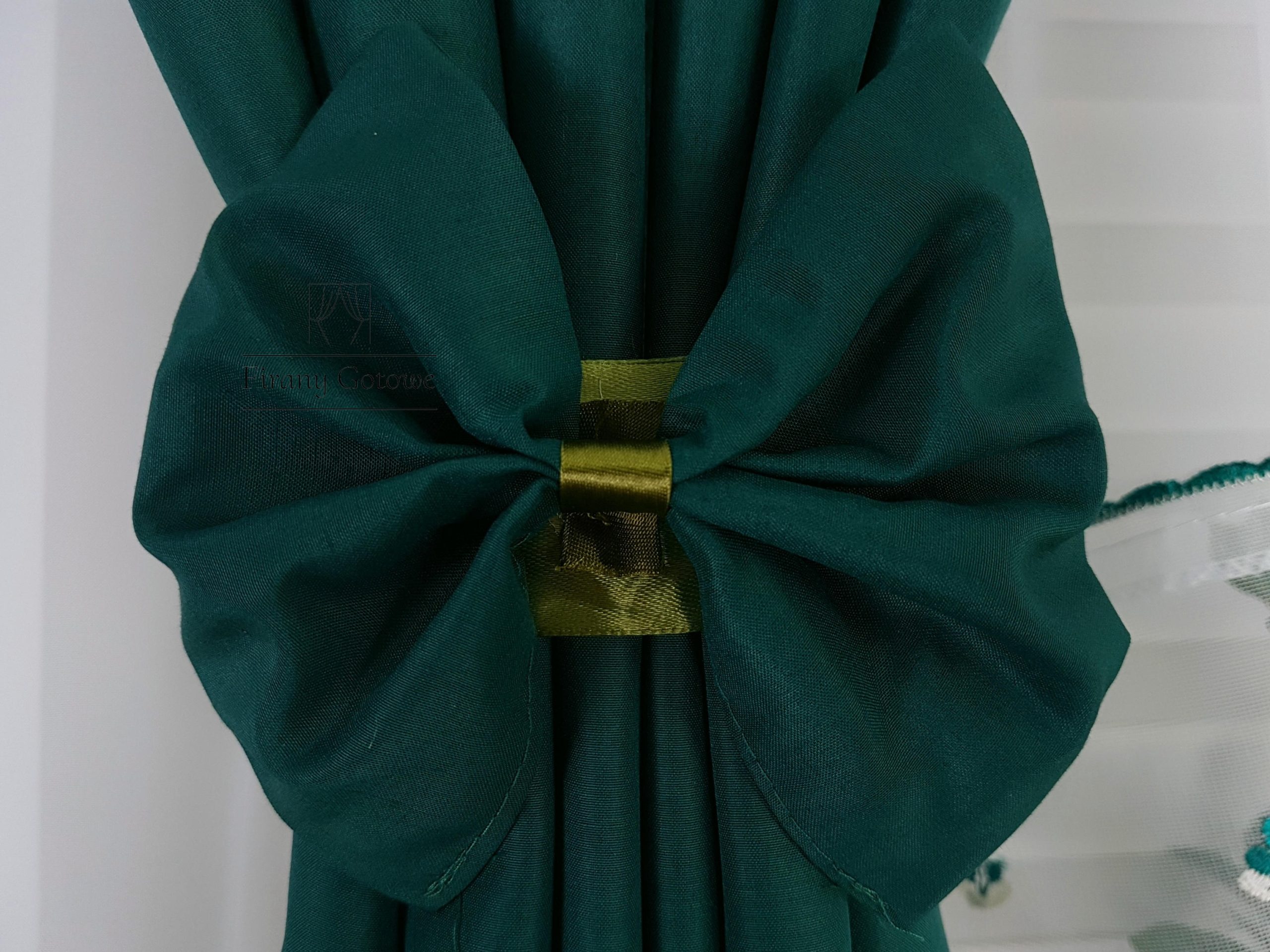 Firana gotowa z zasłonami ozdobiona lambrekinem- zielona