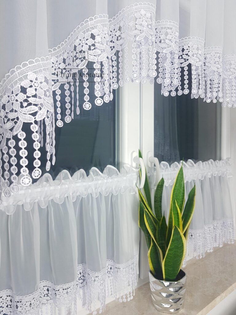 Elegancka firana kuchenna z gipiurą