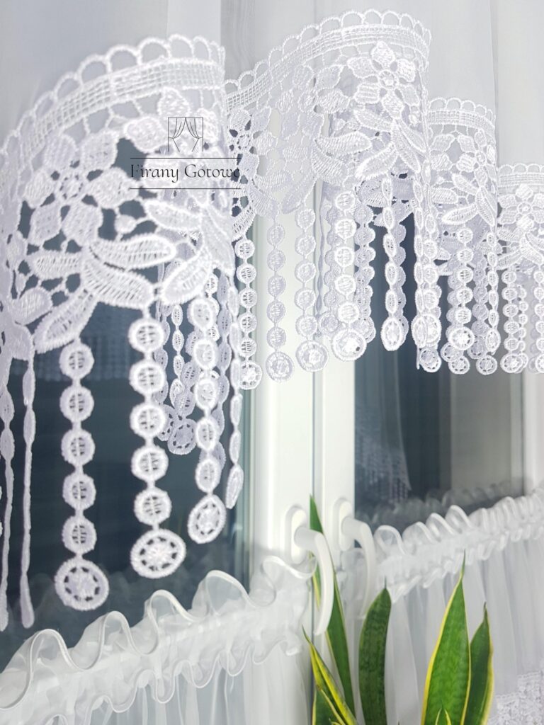 Elegancka firana kuchenna z gipiurą