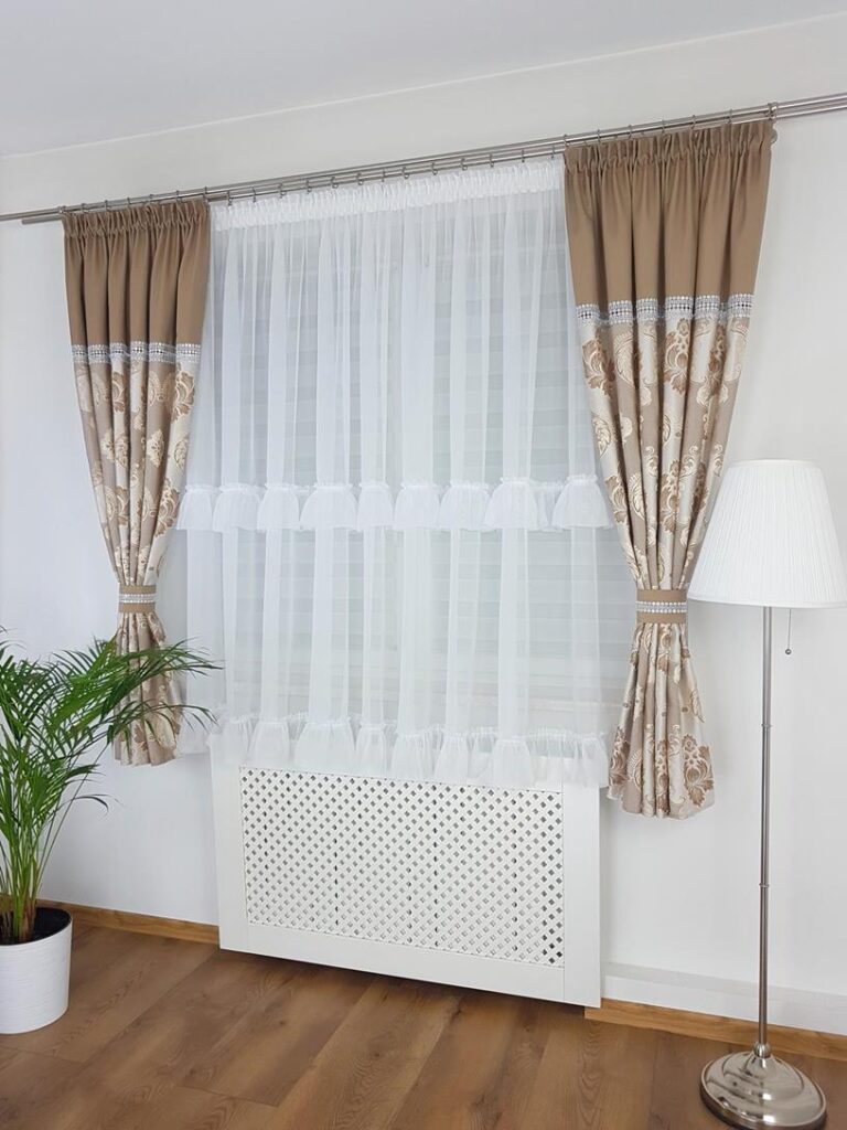 Firanka z falbankami oraz kompletem dwóch zasłon 180cm jasnobrązowy