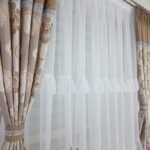 Firanka z falbankami oraz kompletem dwóch zasłon 180cm jasnobrązowy