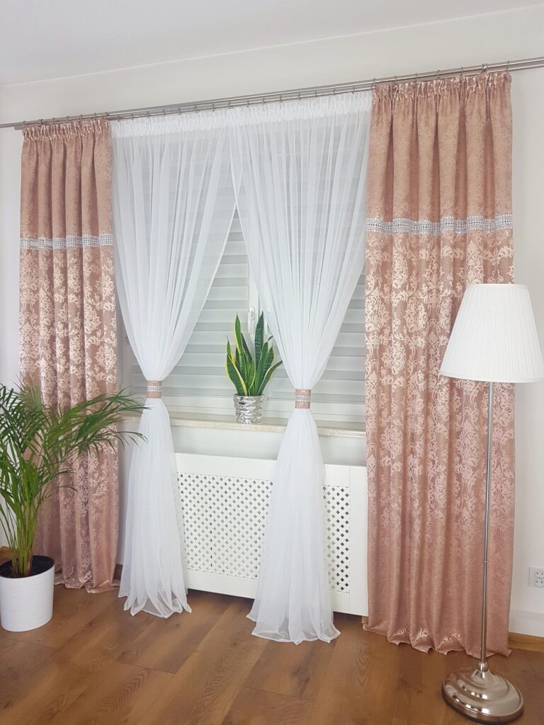 Firanka z zasłonami-komplet, indyjski róż