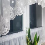Firanka do kuchni z haftem, zazdrostki-biała
