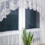 Firanka do kuchni z haftem, zazdrostki-szara