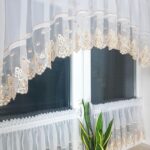 Firanka do kuchni z haftem, zazdrostki-brąz