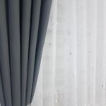 Firana gotowa zdobiona śnieżynkami