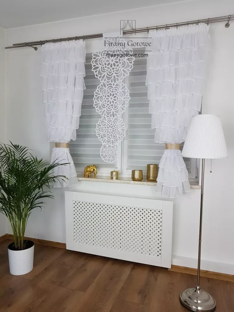 Firanka z falbanami, komplet zasłon oraz panelu