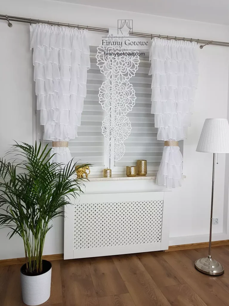 Firanka z falbanami, komplet zasłon oraz panelu