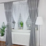 Krótka firana do salonu zdobiona koralikami