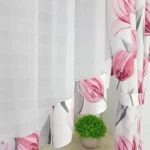 Firana z modnym wzorem tulipanów