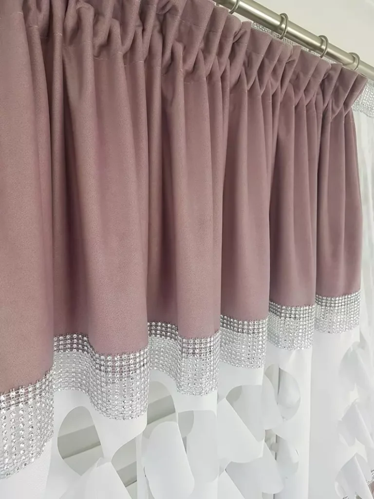 Panel dekoracyjny z zasłonami pastelowy róż