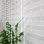 Panel do okna ozdobiony koralikami