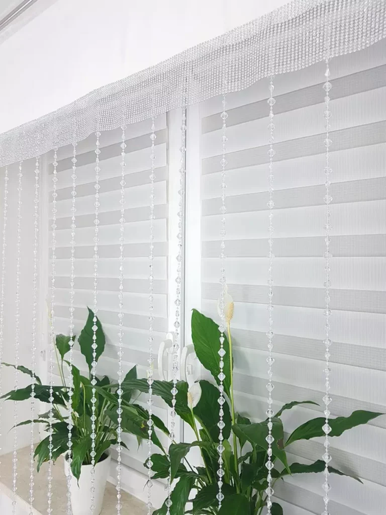 Welurowy panel z koralikami biały 200x160cm