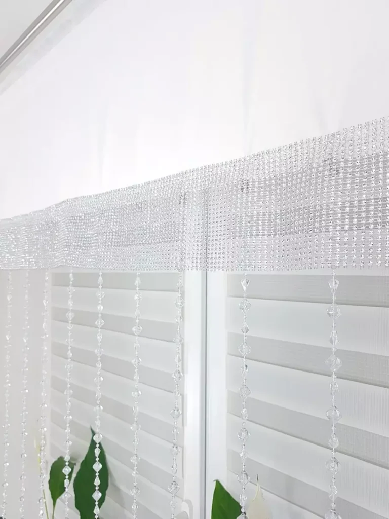 Welurowy panel z koralikami biały 200x160cm