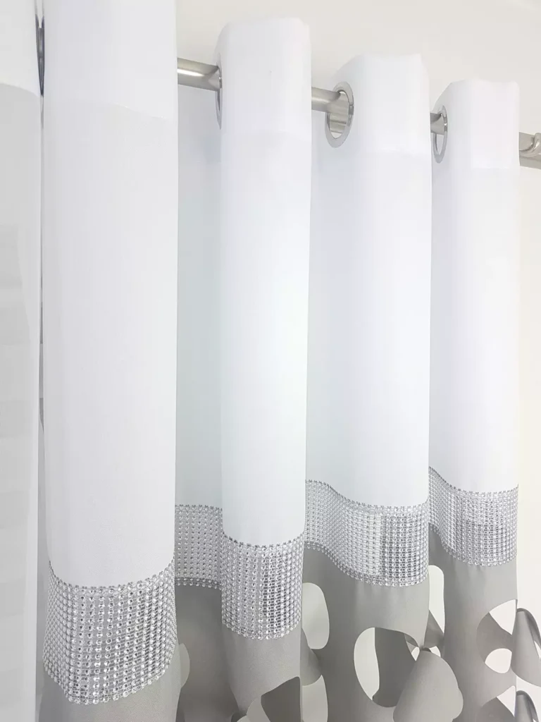 Zasłona ozdobna, wycinana laserowo na przelotkach